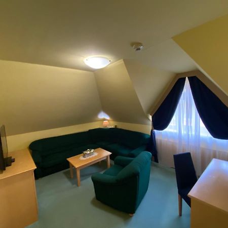 Parkhotel Na Baracke Nova Dubnica Экстерьер фото